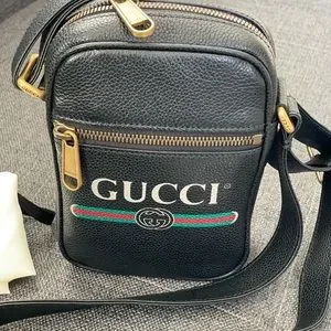 Gucci | Bags | Gucci Print Messenger Logo Crossbody | Poshmark
